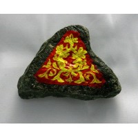 Защитный сувенир на камне